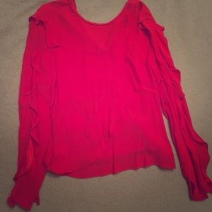 Ruffled blouse with an open lower back